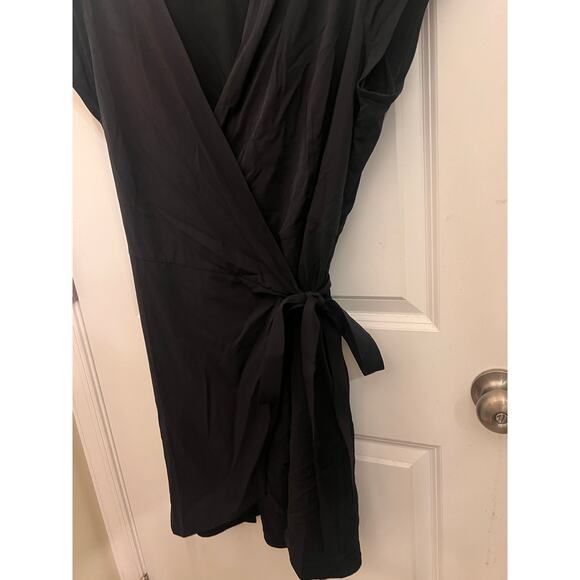 ADAY Super Cool Wrap Mini Dress V-Neck Black L Resort versatile capsule Preppy - Picture 5 of 6